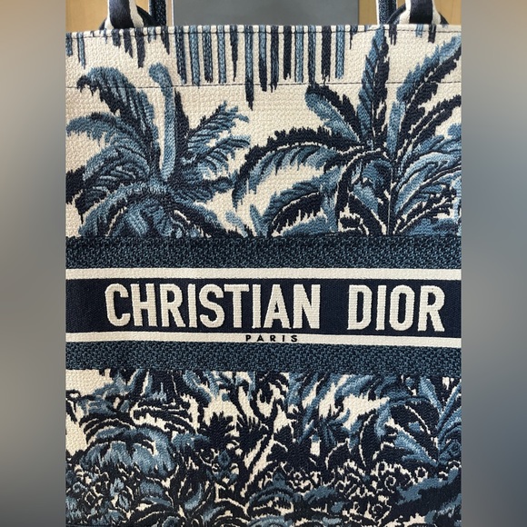 The Dior Book Tote with Palm Trees in large dimension - Picture 5 of 8